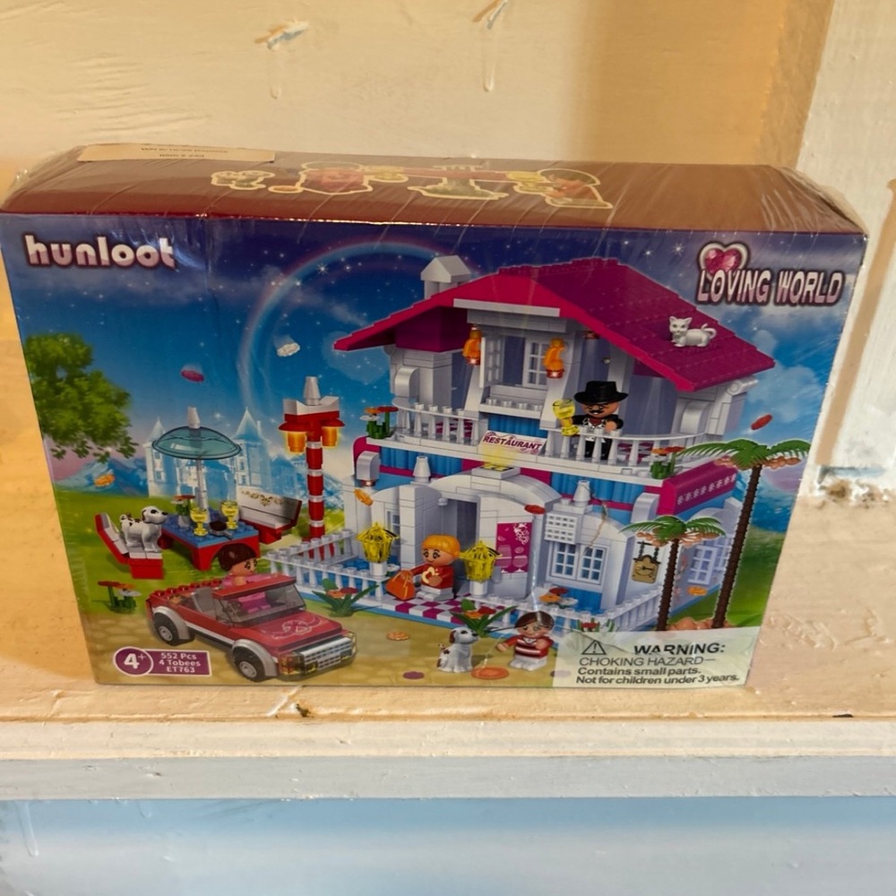 Source Unknown Loving World Building Set - Multicolor